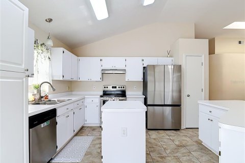 House in Wesley Chapel, Florida 3 bedrooms, 138.24 sq.m. № 2395862 - photo 19