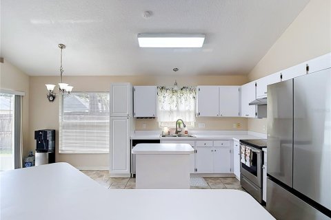 House in Wesley Chapel, Florida 3 bedrooms, 138.24 sq.m. № 2395862 - photo 12