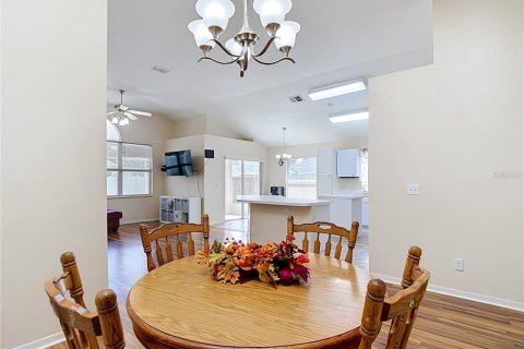 House in Wesley Chapel, Florida 3 bedrooms, 138.24 sq.m. № 2395862 - photo 9