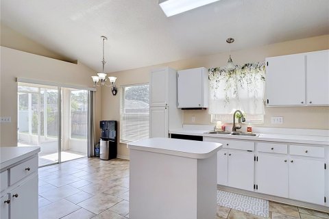 House in Wesley Chapel, Florida 3 bedrooms, 138.24 sq.m. № 2395862 - photo 13