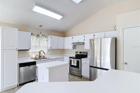 House in Wesley Chapel, Florida 3 bedrooms, 138.24 sq.m. № 2395862 - photo 11