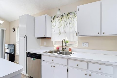 House in Wesley Chapel, Florida 3 bedrooms, 138.24 sq.m. № 2395862 - photo 16