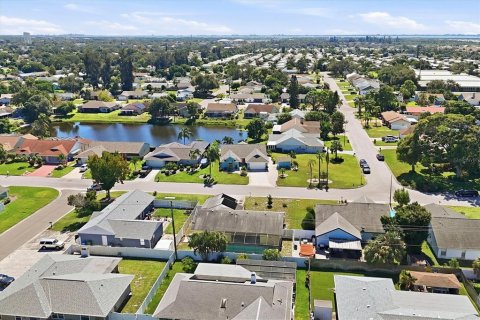 House in Bradenton, Florida 3 bedrooms, 159.7 sq.m. № 2418322 - photo 7