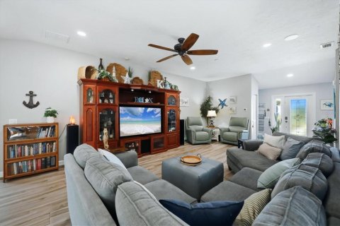 House in Bradenton, Florida 3 bedrooms, 159.7 sq.m. № 2418322 - photo 14