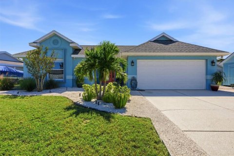 House in Bradenton, Florida 3 bedrooms, 159.7 sq.m. № 2418322