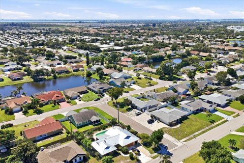 House in Bradenton, Florida 3 bedrooms, 159.7 sq.m. № 2418322 - photo 6