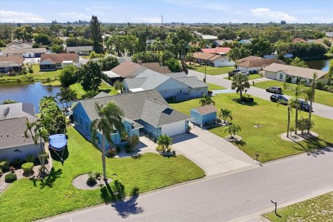 House in Bradenton, Florida 3 bedrooms, 159.7 sq.m. № 2418322 - photo 8