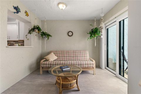Купить кондоминиум в Индиан-Рокс-Бич, Флорида 6 комнат, 100.33м2, № 2219513 - фото 16