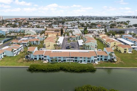 Condo in Indian Rocks Beach, Florida, 2 bedrooms  № 2219513