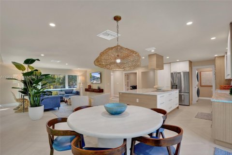 Villa ou maison à louer à Lauderdale-by-the-Sea, Floride: 3 chambres, 178.28 m2 № 2025844 - photo 13