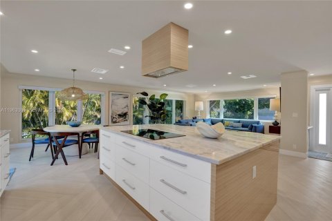 Villa ou maison à louer à Lauderdale-by-the-Sea, Floride: 3 chambres, 178.28 m2 № 2025844 - photo 10