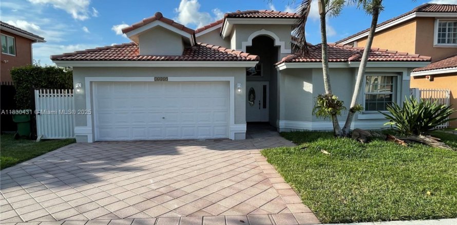 Villa ou maison à Miami, Floride 3 chambres, 166.11 m2 № 1822240