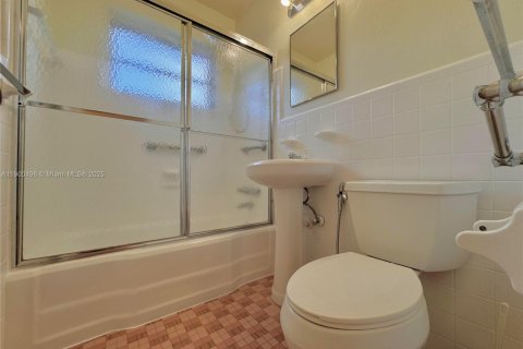 Villa ou maison à louer à Miami, Floride: 2 chambres, 89.84 m2 № 1952262 - photo 8