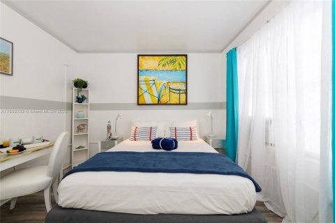 Снять в аренду коммерческую недвижимость в Майами-Бич, Флорида 37.16м2, № 1961967 - фото 1