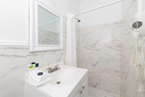 Снять в аренду коммерческую недвижимость в Майами-Бич, Флорида 37.16м2, № 1961967 - фото 3