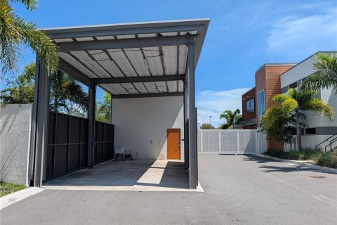 Commercial property in Saint Petersburg, Florida 133.78 sq.m. № 2369426 - photo 15