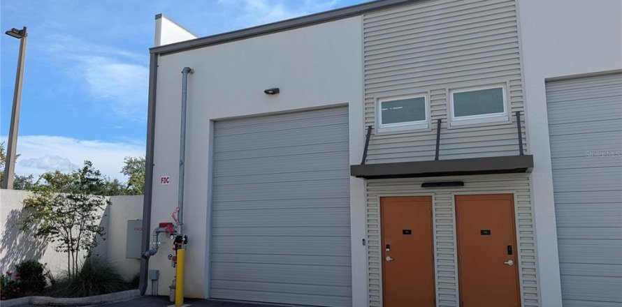 Commercial property in Saint Petersburg, Florida 133.78 sq.m. № 2369426
