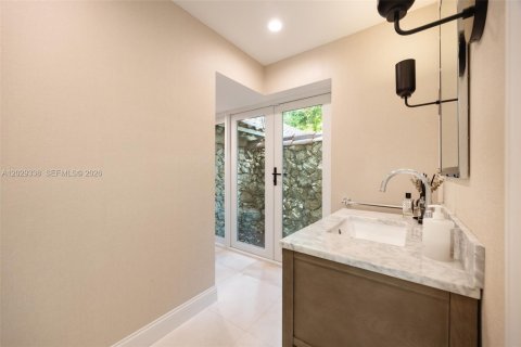 Villa ou maison à louer à Miami, Floride: 4 chambres, 360 m2 № 2171918 - photo 2