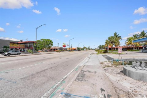 Commercial property in Oakland Park, Florida № 2030015 - photo 7