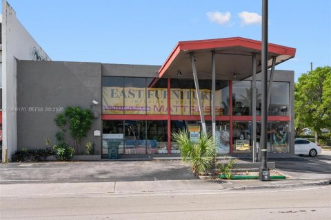 Commercial property in Oakland Park, Florida № 2030015 - photo 2