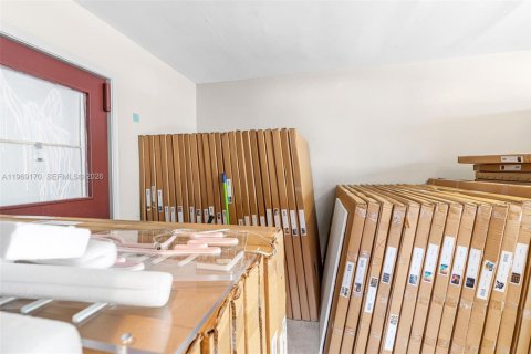 Commercial property in Oakland Park, Florida № 2030015 - photo 27