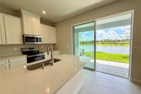 Touwnhouse à louer à Lakewood Ranch, Floride: 3 chambres, 155.52 m2 № 2092363 - photo 11