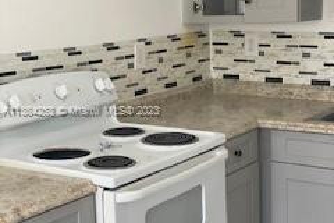 Дом в Лодерхилл, Флорида 3 спальни, 70.79м2 № 2037463