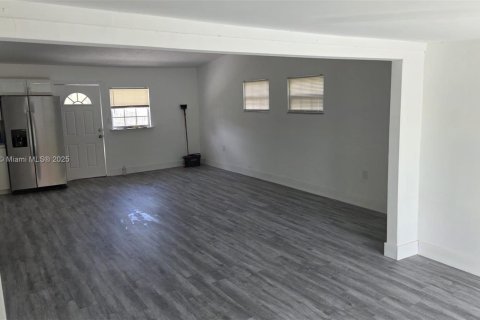House in Fort Myers, Florida 3 bedrooms, 122.07 sq.m. № 1937780 - photo 9