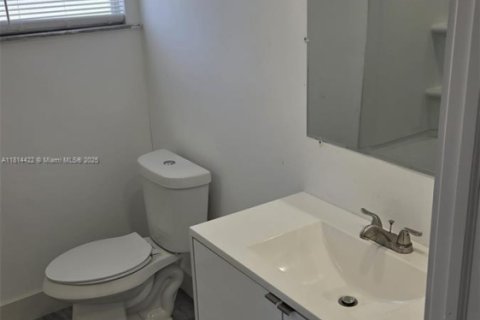 House in Fort Myers, Florida 3 bedrooms, 122.07 sq.m. № 1937780 - photo 15