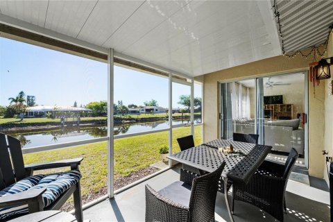 Commercial property in Rotonda, Florida 4 bedrooms, 218.97 sq.m. № 2214839 - photo 3
