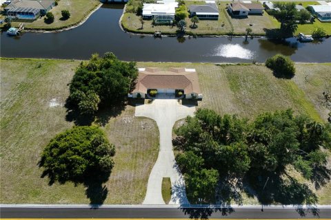 Commercial property in Rotonda, Florida 4 bedrooms, 218.97 sq.m. № 2214839 - photo 17