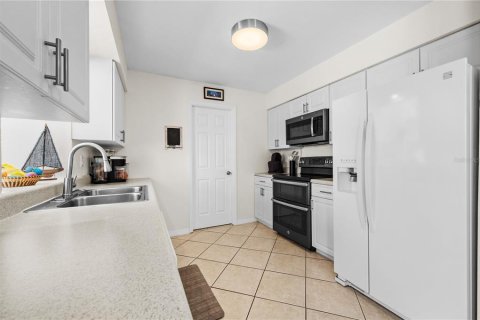 Commercial property in Rotonda, Florida 4 bedrooms, 218.97 sq.m. № 2214839 - photo 20