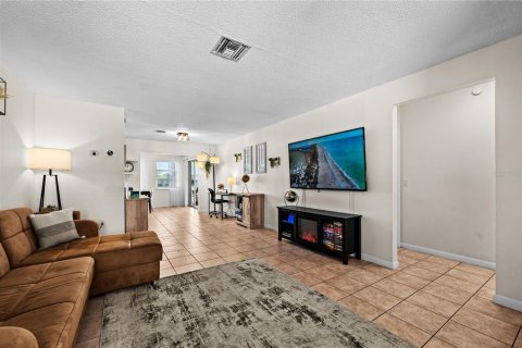 Commercial property in Rotonda, Florida 4 bedrooms, 218.97 sq.m. № 2214839 - photo 6