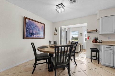 Commercial property in Rotonda, Florida 4 bedrooms, 218.97 sq.m. № 2214839 - photo 19