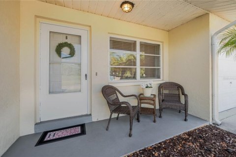 Commercial property in Rotonda, Florida 4 bedrooms, 218.97 sq.m. № 2214839 - photo 2