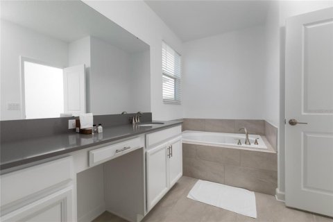 Touwnhouse à vendre à Kissimmee, Floride: 5 chambres, 278.34 m2 № 1744824 - photo 24