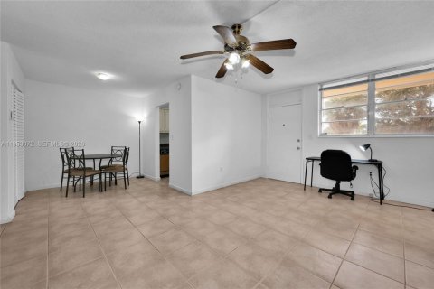Copropriété à vendre à North Miami, Floride: 1 chambre, 67.35 m2 № 2009058 - photo 9