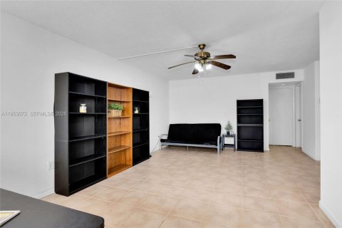 Copropriété à vendre à North Miami, Floride: 1 chambre, 67.35 m2 № 2009058 - photo 7