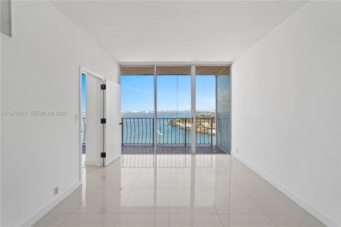 Condo in North Bay Village, Florida, 2 bedrooms  № 2047657 - photo 5