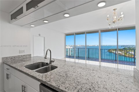 Condo in North Bay Village, Florida, 2 bedrooms  № 2047657 - photo 7