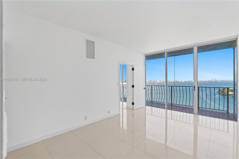 Condo in North Bay Village, Florida, 2 bedrooms  № 2047657 - photo 4