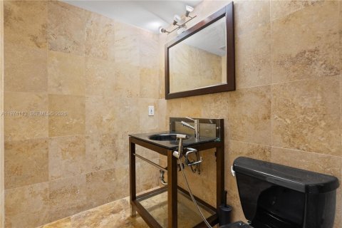 Condo in North Bay Village, Florida, 2 bedrooms  № 2047657 - photo 19