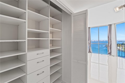 Condo in North Bay Village, Florida, 2 bedrooms  № 2047657 - photo 13