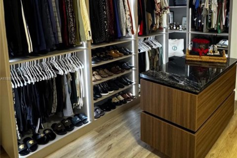 House in Pembroke Pines, Florida 3 bedrooms, 138.8 sq.m. № 2018224 - photo 7