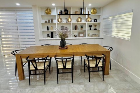 House in Pembroke Pines, Florida 3 bedrooms, 138.8 sq.m. № 2018224 - photo 6