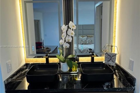 House in Pembroke Pines, Florida 3 bedrooms, 138.8 sq.m. № 2018224 - photo 8