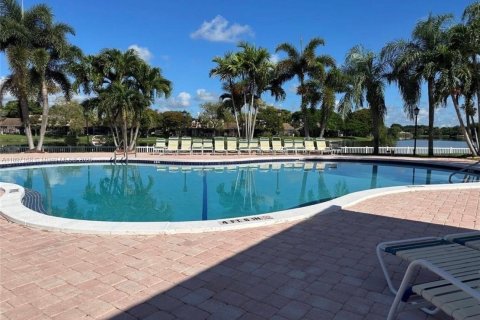 House in Pembroke Pines, Florida 3 bedrooms, 138.8 sq.m. № 2018224 - photo 14