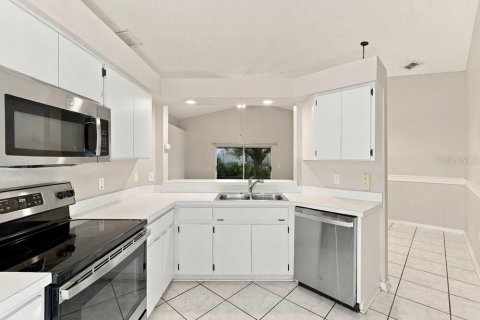 Villa ou maison à louer à Brandon, Floride: 3 chambres, 143.53 m2 № 2416948 - photo 7