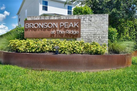House in Apopka, Florida 4 bedrooms, 216.56 sq.m. № 2396185 - photo 27