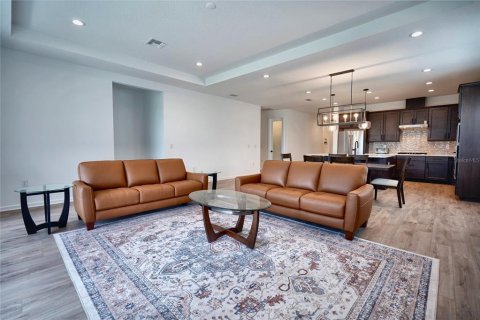 House in Apopka, Florida 4 bedrooms, 216.56 sq.m. № 2396185 - photo 5